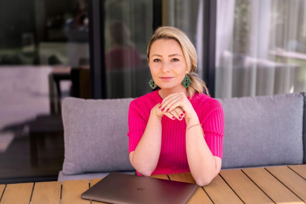 Jennifer Gigleitner in ihrer Praxis